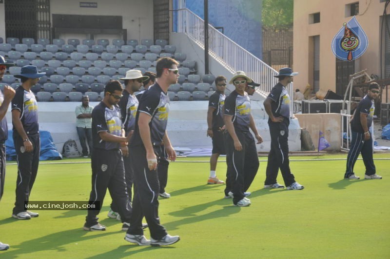 Deccan Chargers Practicing Photos - 31 / 100 photos