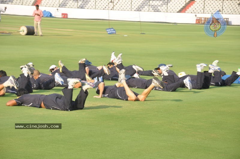 Deccan Chargers Practicing Photos - 33 / 100 photos