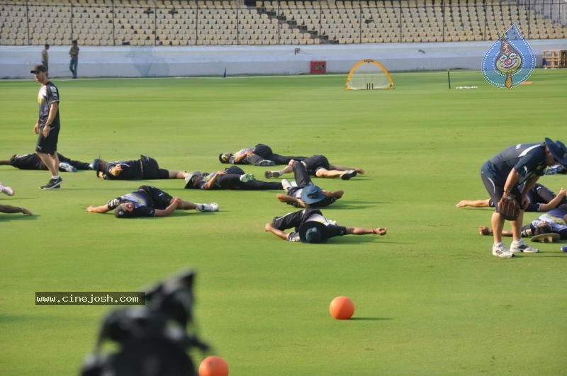 Deccan Chargers Practicing Photos - 43 / 100 photos