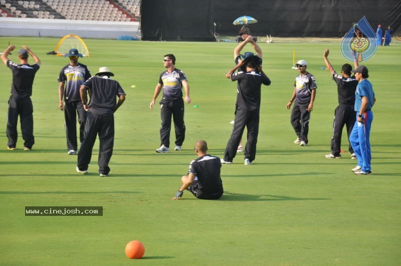 Deccan Chargers Practicing Photos - 63 / 100 photos