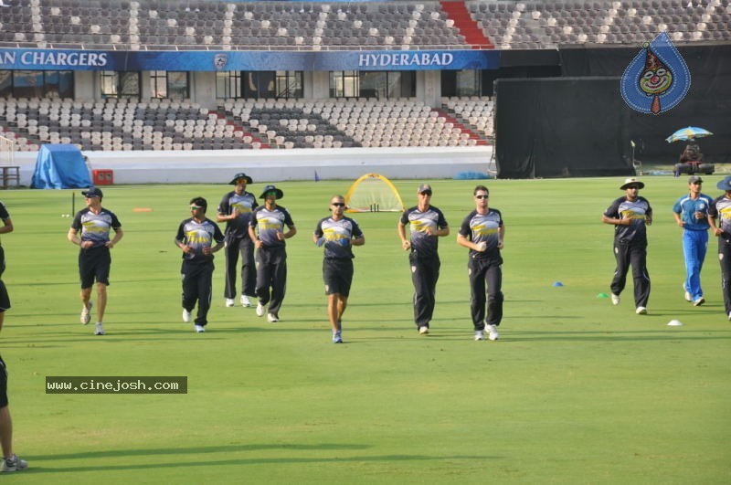 Deccan Chargers Practicing Photos - 68 / 100 photos