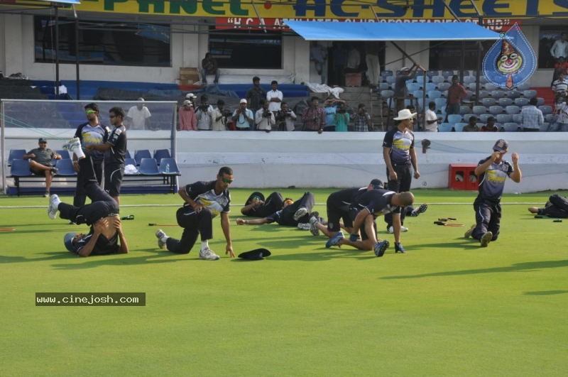 Deccan Chargers Practicing Photos - 78 / 100 photos