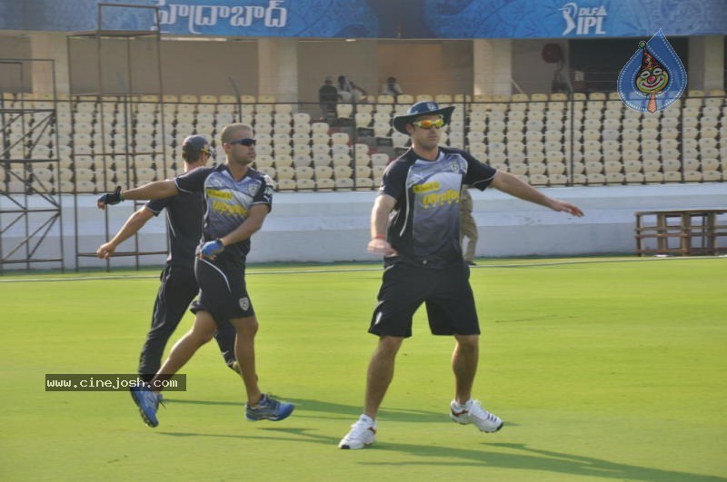 Deccan Chargers Practicing Photos - 85 / 100 photos