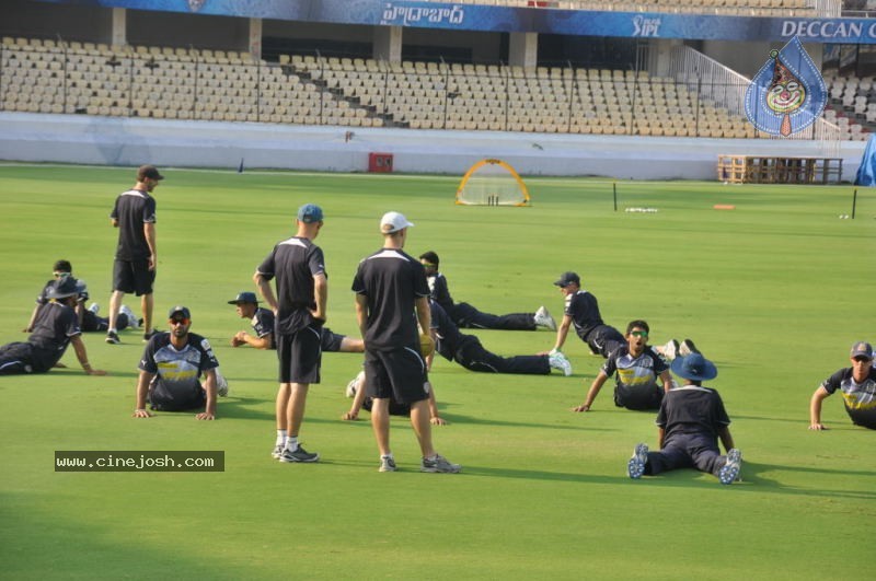 Deccan Chargers Practicing Photos - 98 / 100 photos