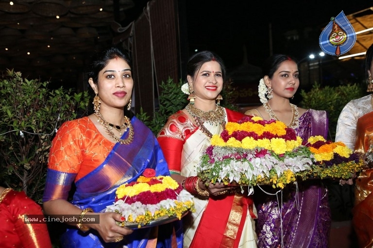 Deepthi Mamidi Organised Bathukamma Celebrations at Madhapur - 34 / 38 photos