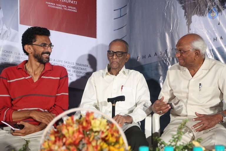 Destiny's Child Book Launch - 7 / 17 photos