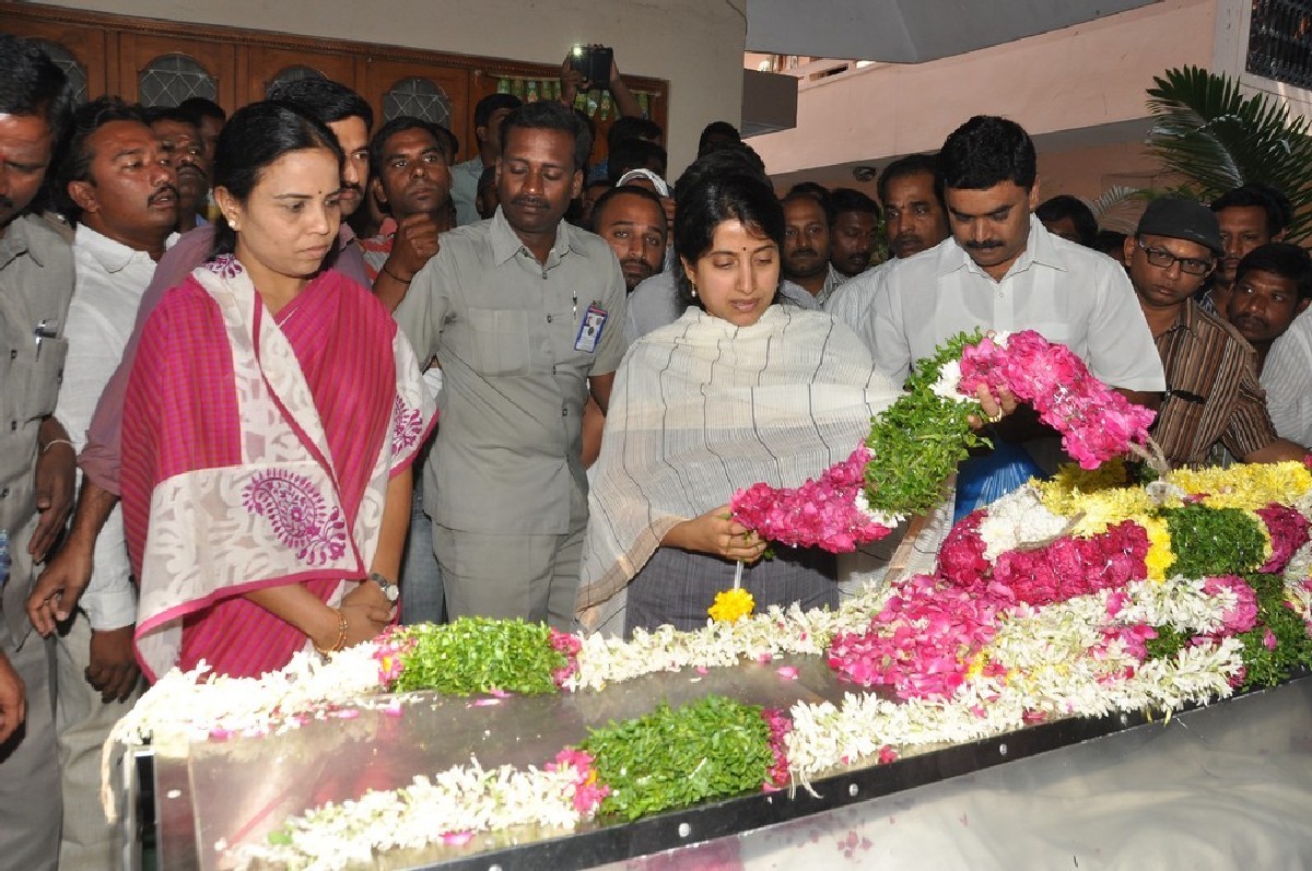 Dharmavarapu Condolences Photos - 87 / 179 photos