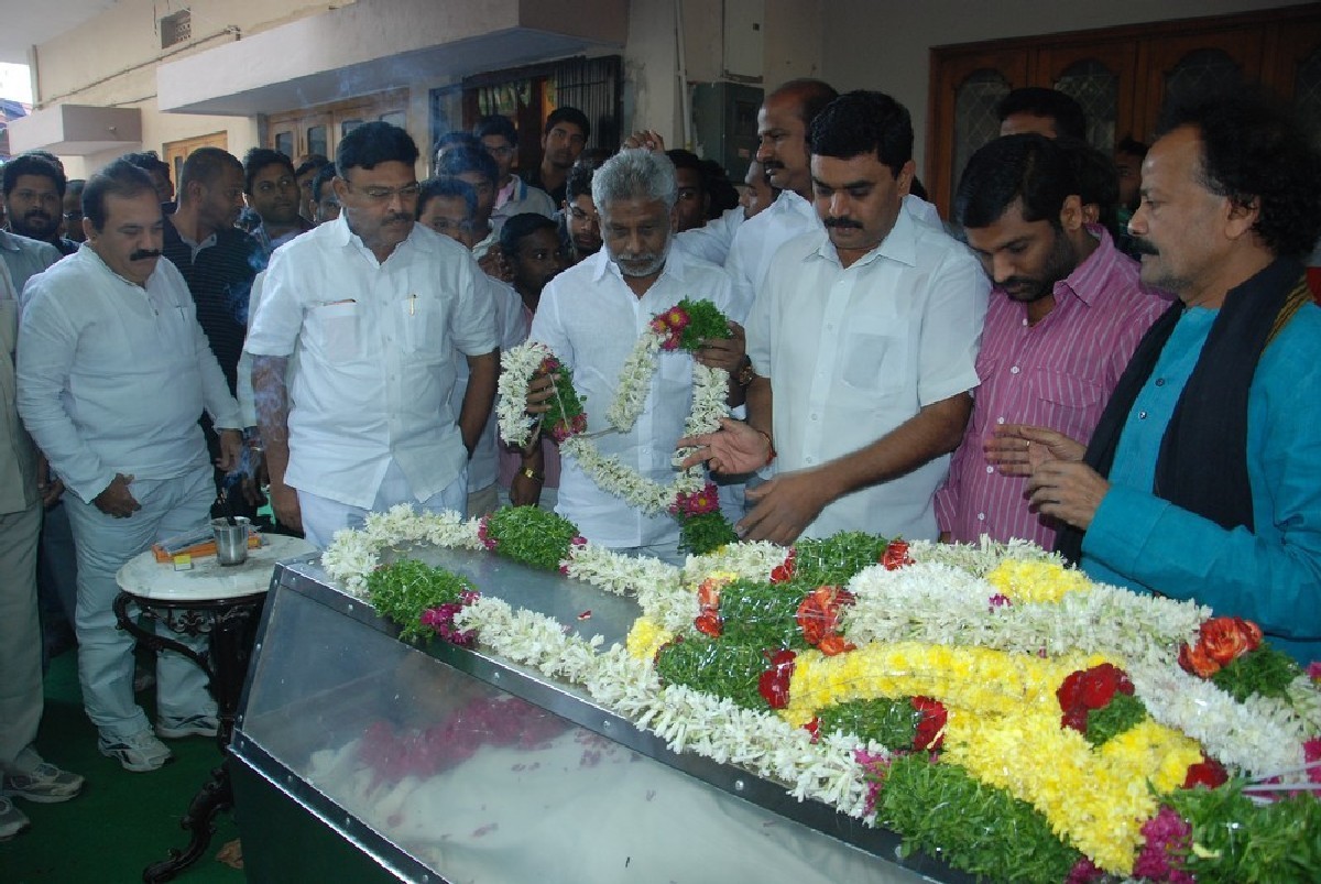 Dharmavarapu Condolences Photos - 91 / 179 photos