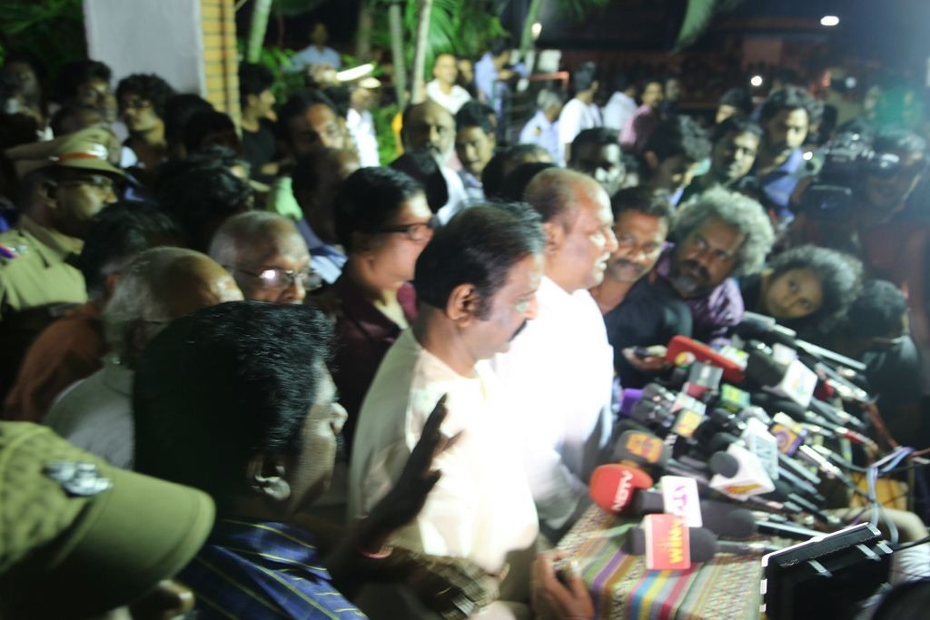 Director K Balachander Condolences Photos - 33 / 81 photos