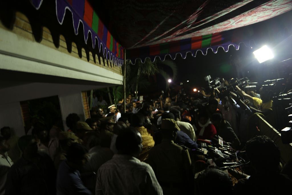 Director K Balachander Condolences Photos - 57 / 81 photos