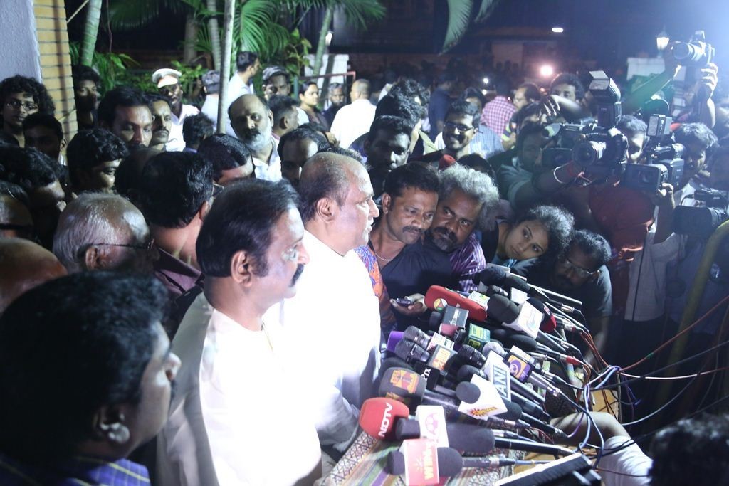 Director K Balachander Condolences Photos - 62 / 81 photos