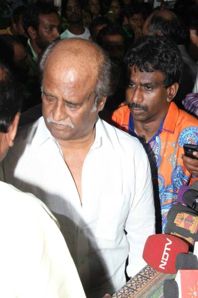 Director K Balachander Condolences Photos - 72 / 81 photos