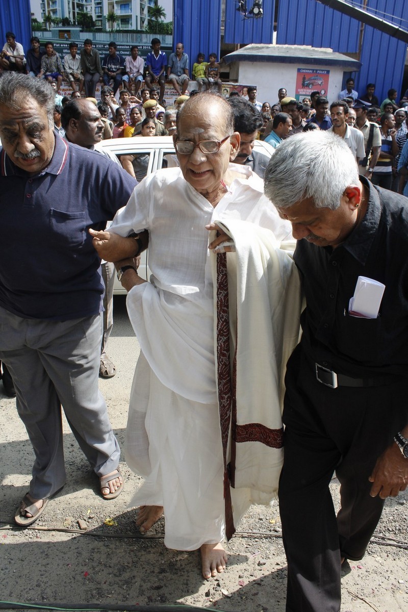 Director K Balachander Condolences Photos - 105 / 255 photos