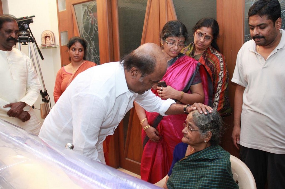 Director K Balachander Condolences Photos - 109 / 255 photos