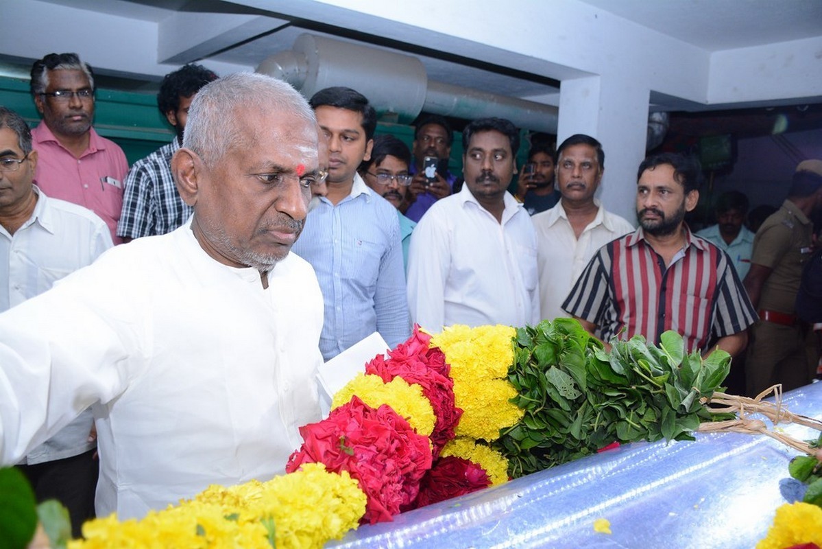 Director K Balachander Condolences Photos - 110 / 255 photos