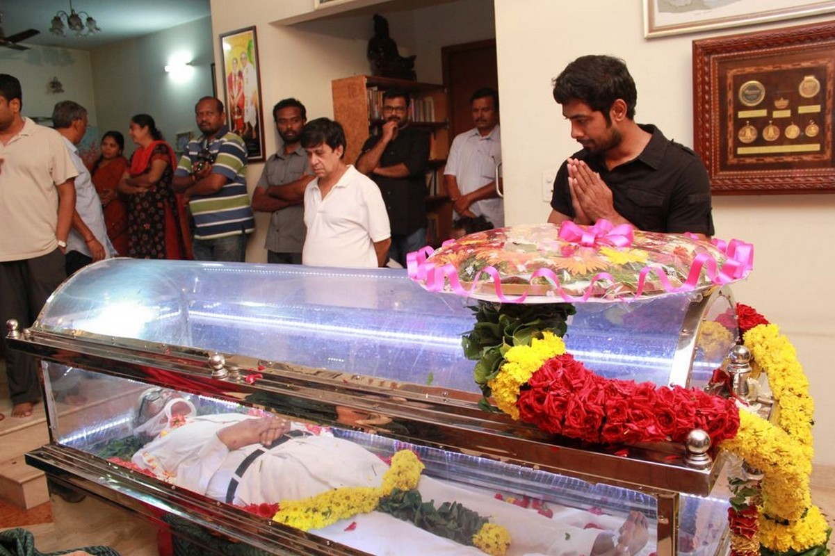 Director K Balachander Condolences Photos - 121 / 255 photos