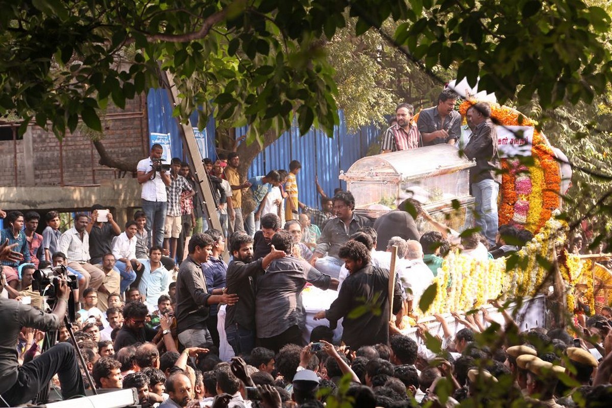 Director K Balachander Condolences Photos - 128 / 255 photos