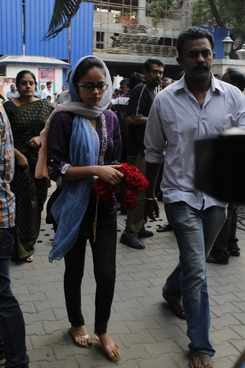 Director K Balachander Condolences Photos - 144 / 255 photos