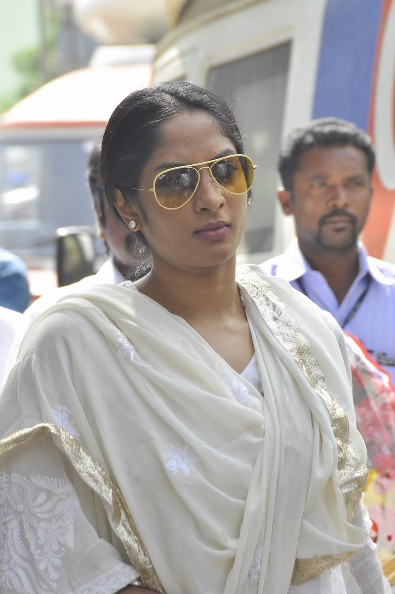 Director K Balachander Condolences Photos - 145 / 255 photos