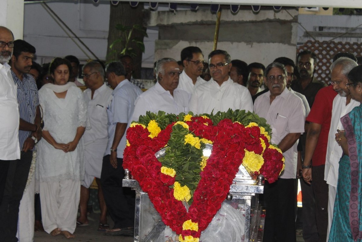 Director K Balachander Condolences Photos - 146 / 255 photos