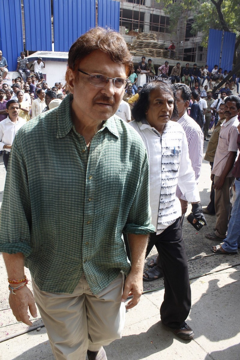 Director K Balachander Condolences Photos - 165 / 255 photos