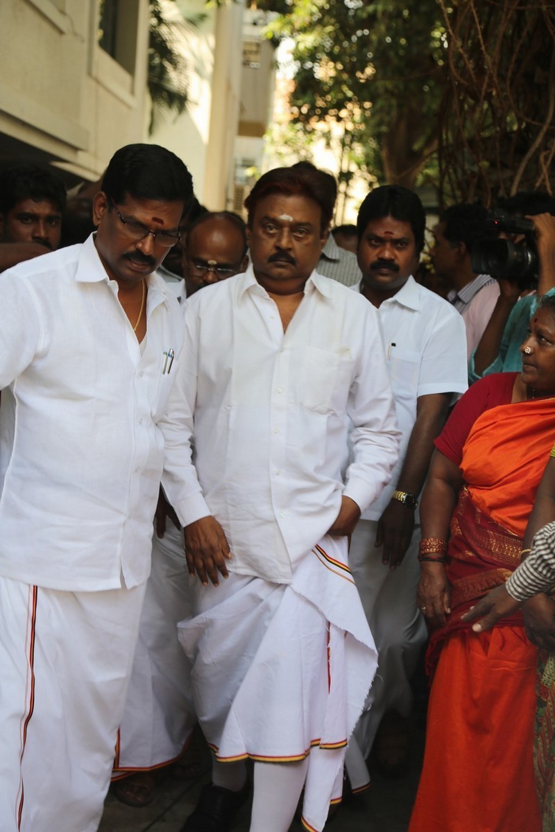 Director K Balachander Condolences Photos - 166 / 255 photos