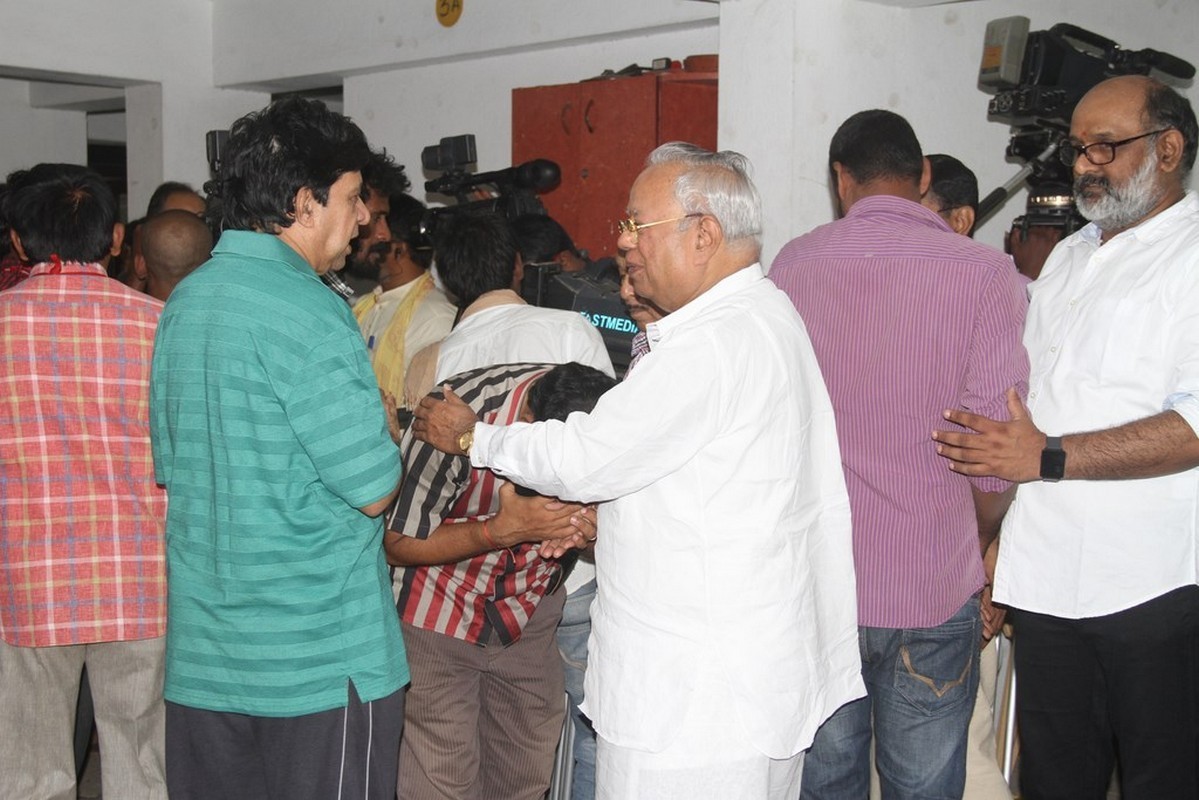 Director K Balachander Condolences Photos - 168 / 255 photos