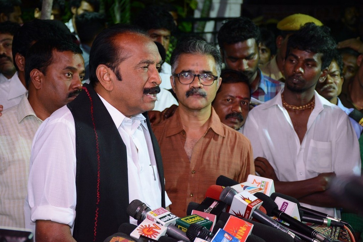 Director K Balachander Condolences Photos - 175 / 255 photos