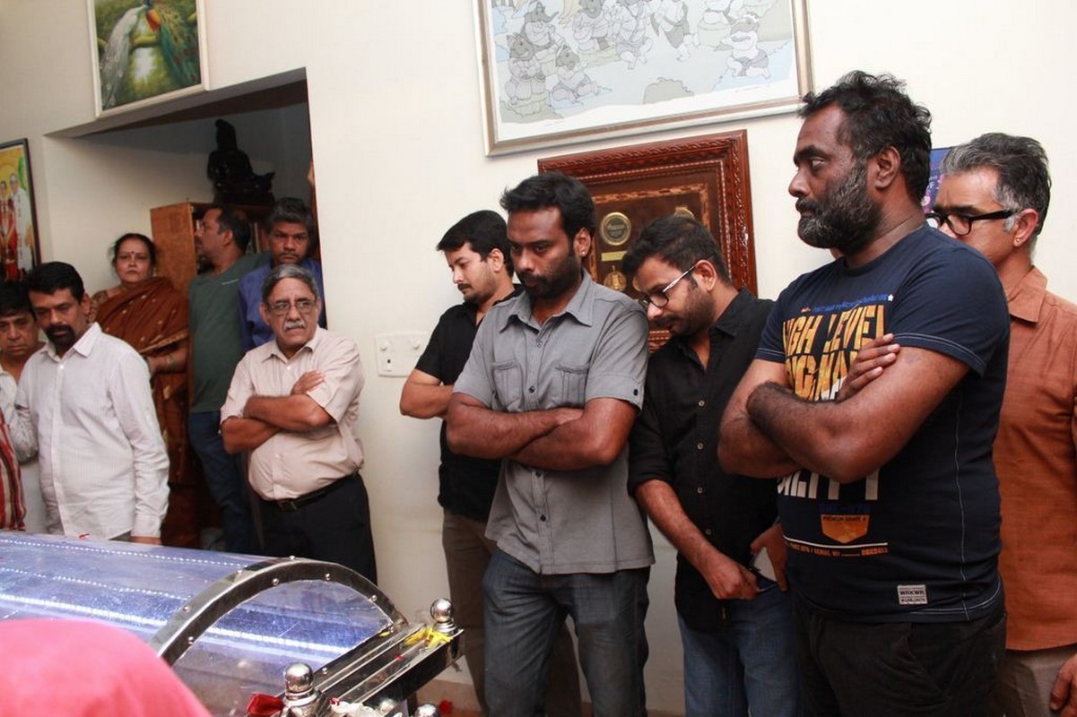 Director K Balachander Condolences Photos - 177 / 255 photos