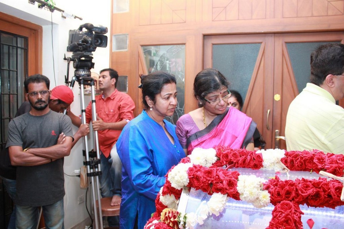 Director K Balachander Condolences Photos - 182 / 255 photos