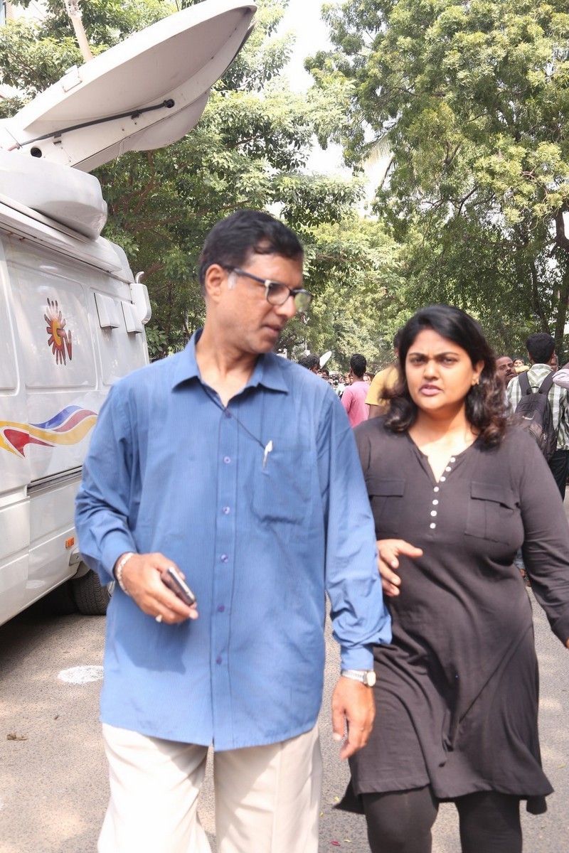 Director K Balachander Condolences Photos - 185 / 255 photos