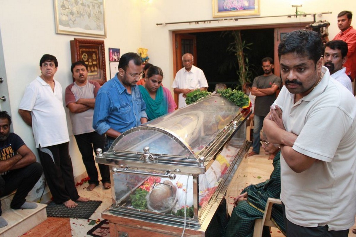 Director K Balachander Condolences Photos - 187 / 255 photos