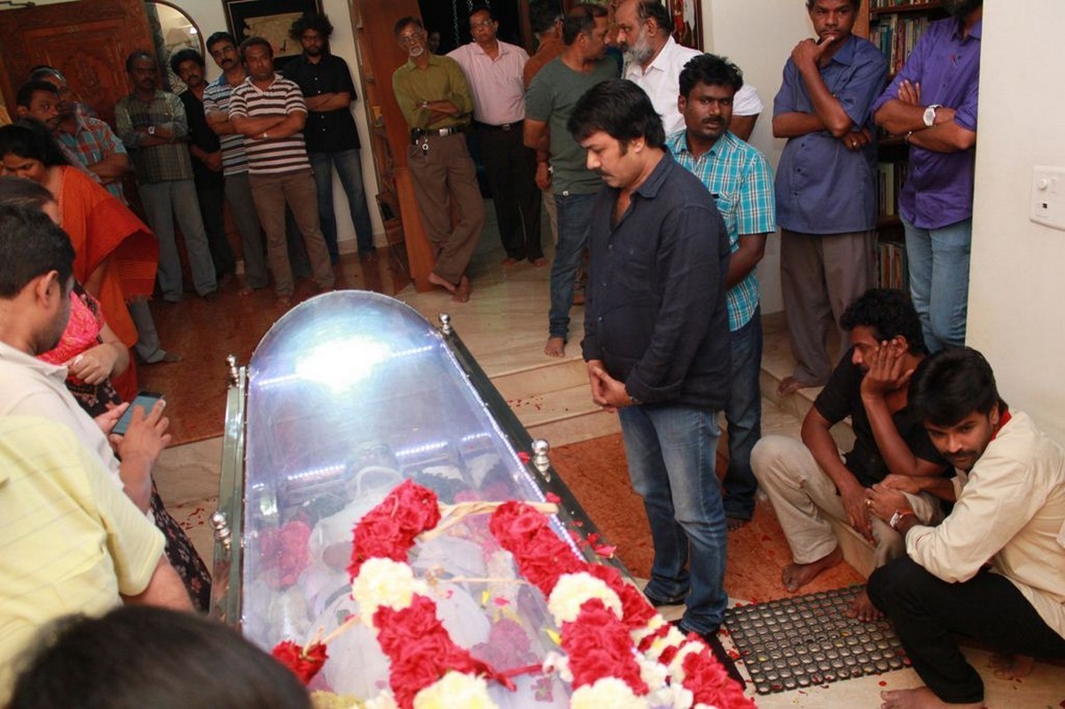 Director K Balachander Condolences Photos - 195 / 255 photos