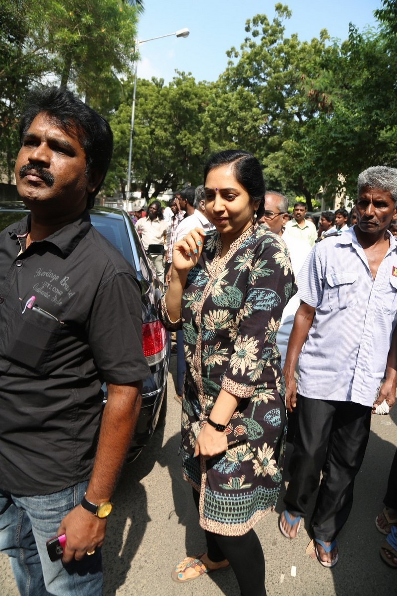 Director K Balachander Condolences Photos - 196 / 255 photos