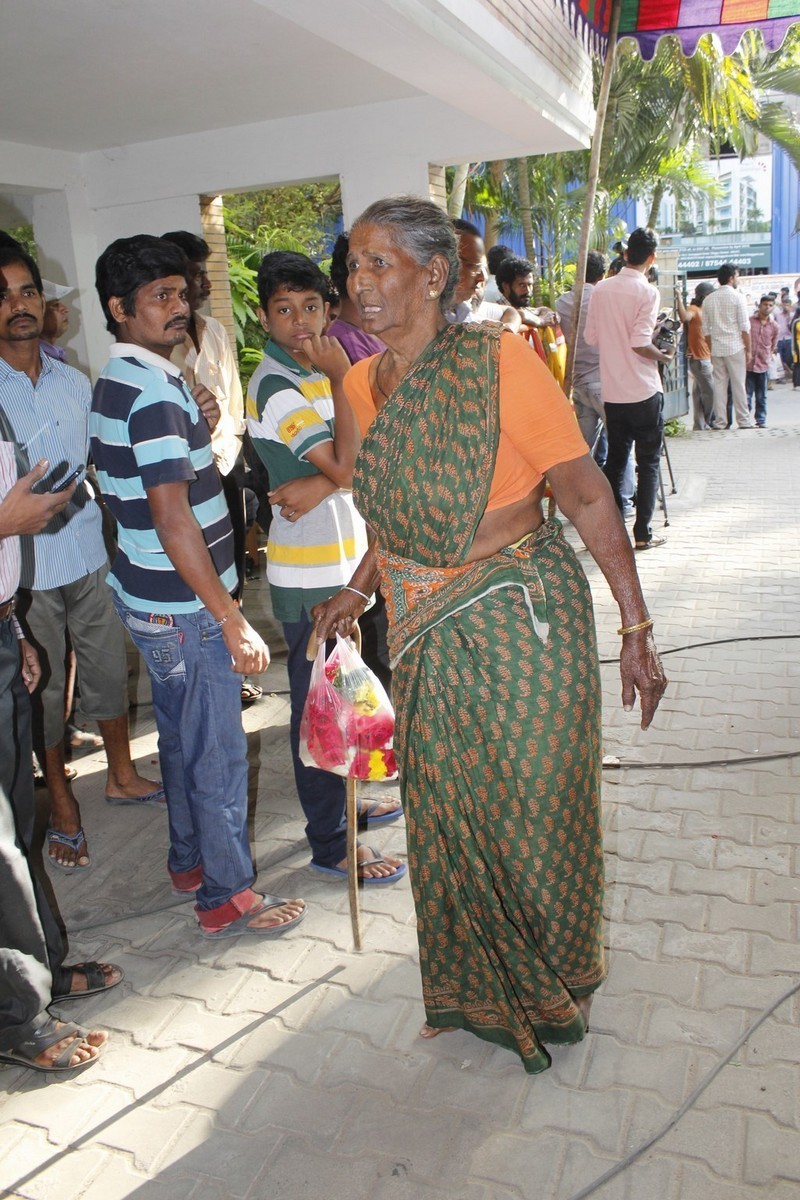 Director K Balachander Condolences Photos - 225 / 255 photos