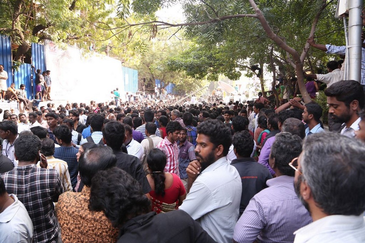 Director K Balachander Condolences Photos - 239 / 255 photos