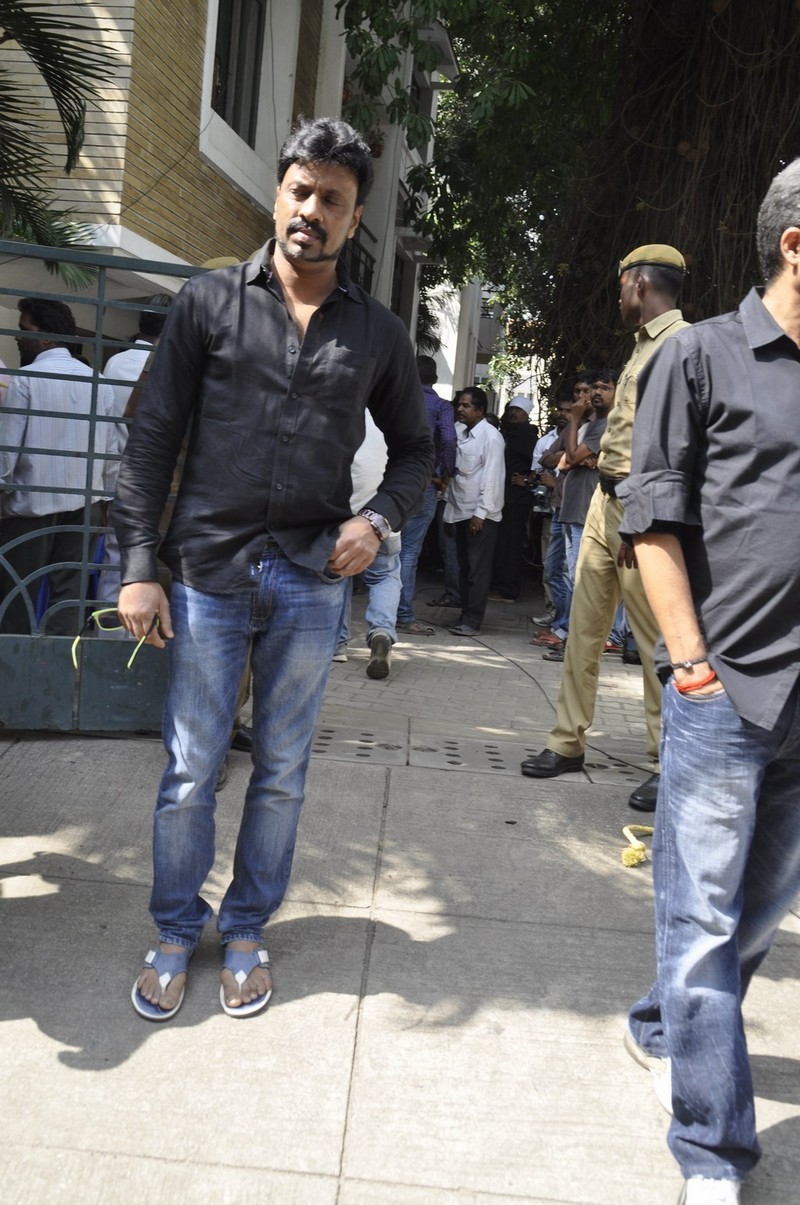 Director K Balachander Condolences Photos - 240 / 255 photos