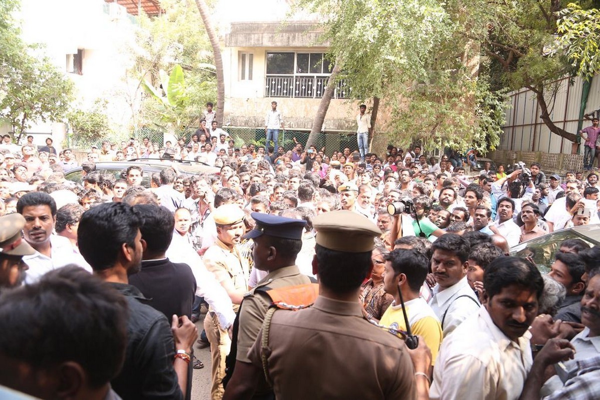 Director K Balachander Condolences Photos - 242 / 255 photos