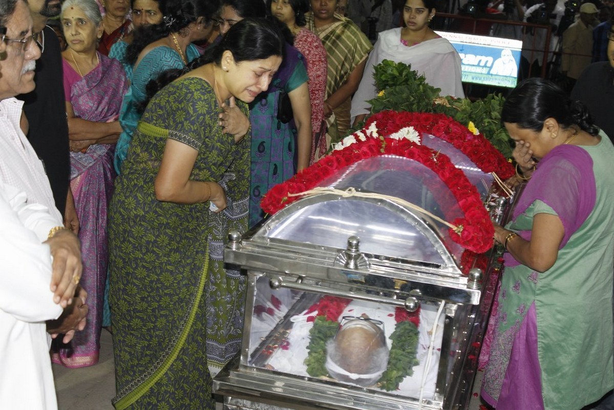 Director K Balachander Condolences Photos - 254 / 255 photos