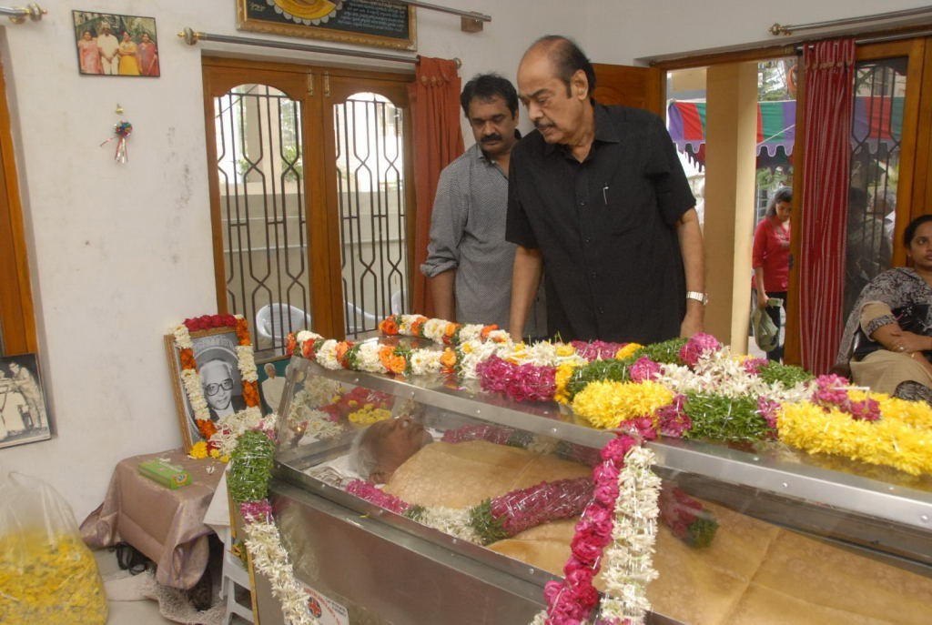 V Madhusudhana Rao Condolences Photos - 31 / 49 photos