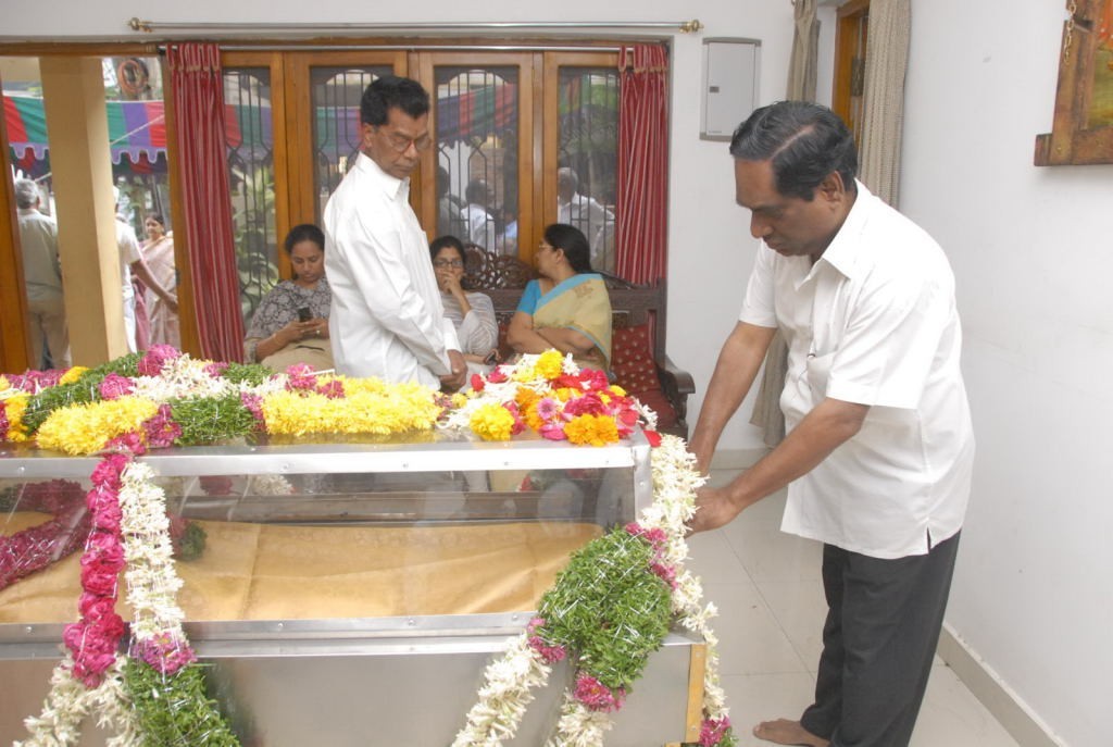 V Madhusudhana Rao Condolences Photos - 34 / 49 photos