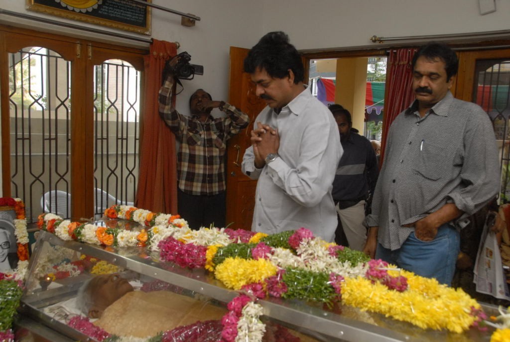 V Madhusudhana Rao Condolences Photos - 47 / 49 photos