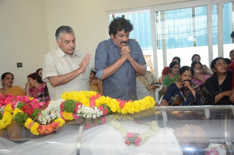 DR C Narayana Reddy Condolence Photos - 29 / 42 photos