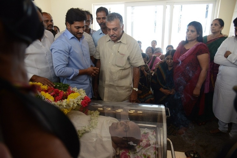 DR C Narayana Reddy Condolence Photos - 30 / 42 photos