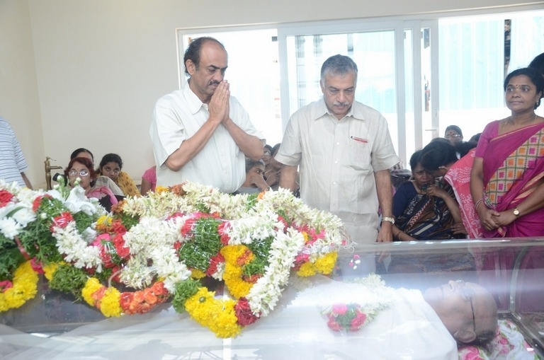 DR C Narayana Reddy Condolence Photos - 34 / 42 photos