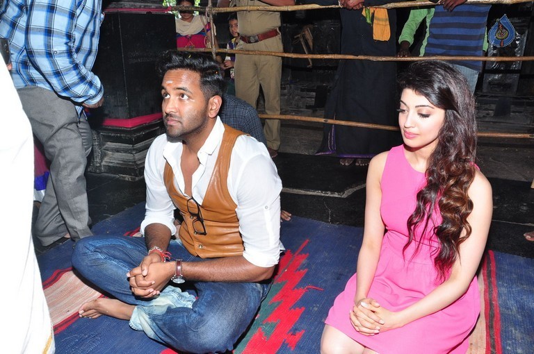 Dynamite Team at Warangal Thousand Pillar Temple - 14 / 36 photos