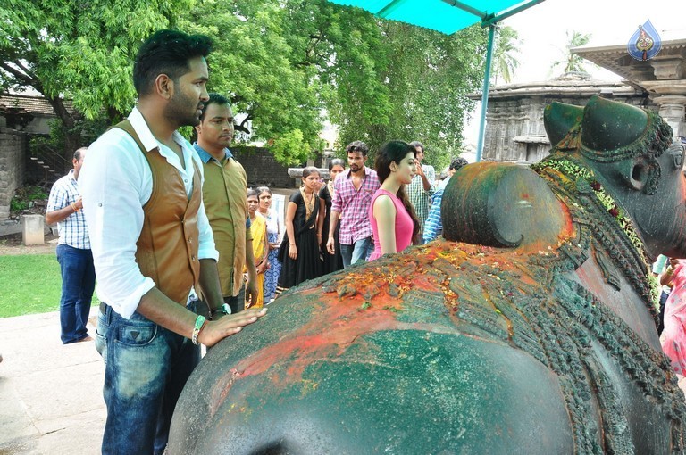 Dynamite Team at Warangal Thousand Pillar Temple - 19 / 36 photos