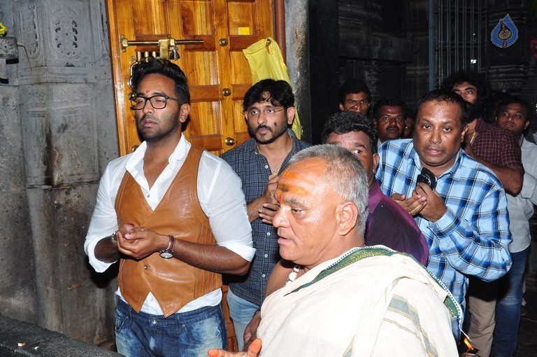 Dynamite Team at Warangal Thousand Pillar Temple - 22 / 36 photos