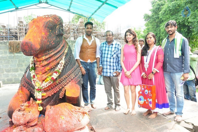 Dynamite Team at Warangal Thousand Pillar Temple - 29 / 36 photos