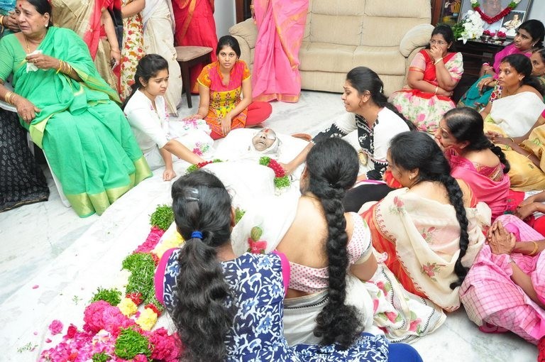 Edida Nageswara Rao Condolences Photos 1 - 22 / 126 photos